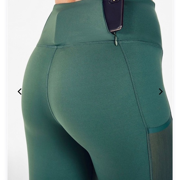 NWT Fabletics Utility Legging - Picture 3 of 6